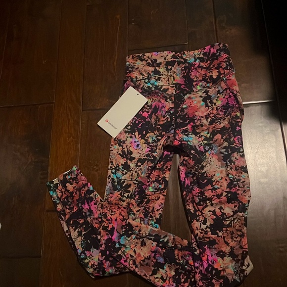 NWT Lululemon Base Pace HR Tight - Picture 2 of 4